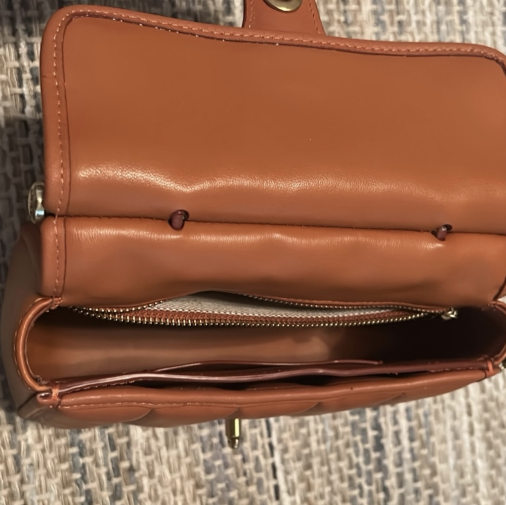 🎉HOST PICK🎉 Selling a Coach Willis purse/w dust bag - Picture 4 of 8